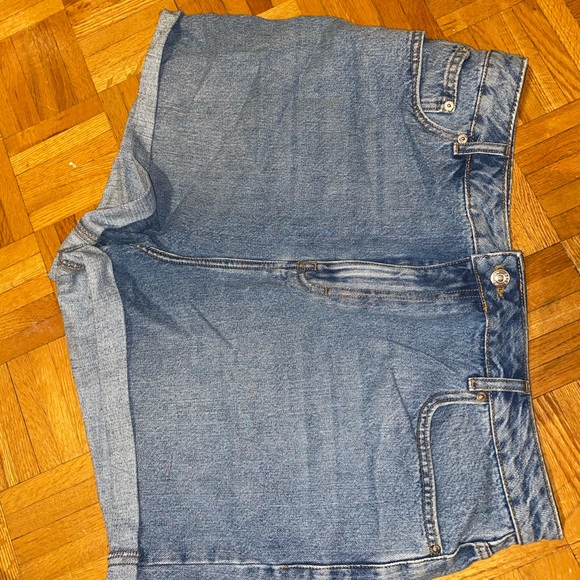 Denim Curve High rise Jean shorts - Picture 4 of 6